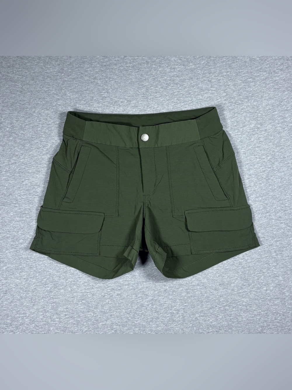 Athleta Trekkie Cargo Shorts Women’s Size 2 Green Gorpcore Hiking Athletic